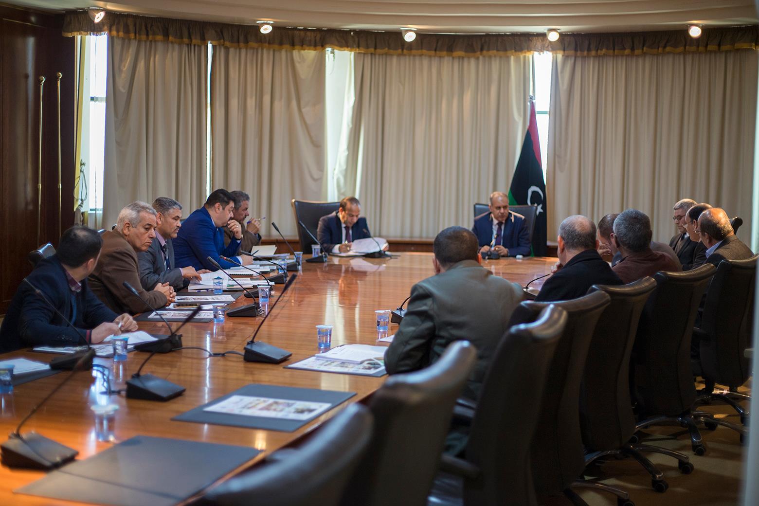 وزير الاقتصاد والصناعة بحكومة الوفاق يجتمع بالغرفة والحديد والصلب وعدد من تجار الخردة