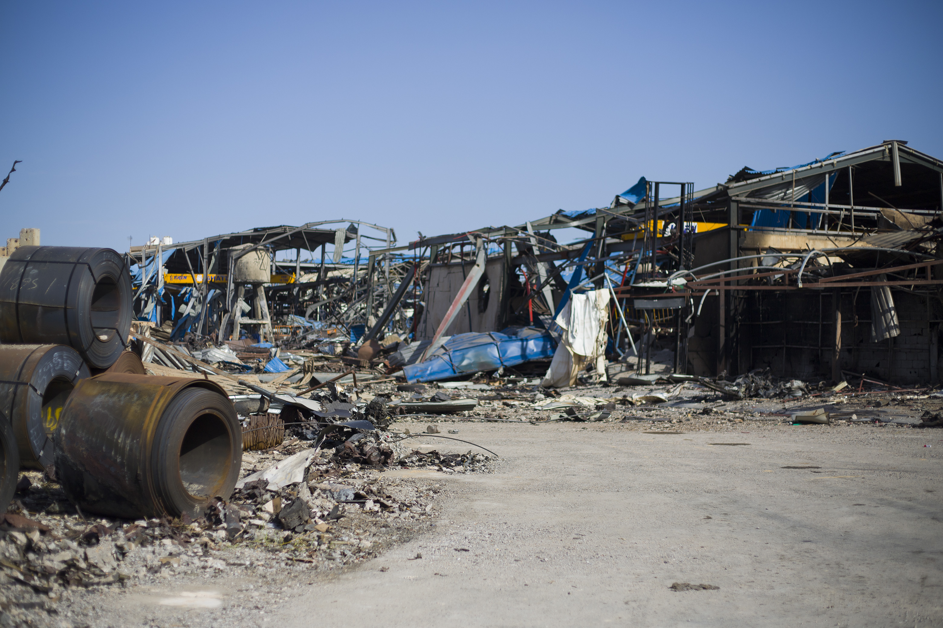 عينة من الأضرار التي لحقت ببعض منتسبي الغرفة إثر القصف الذي تعرضت له المدينة