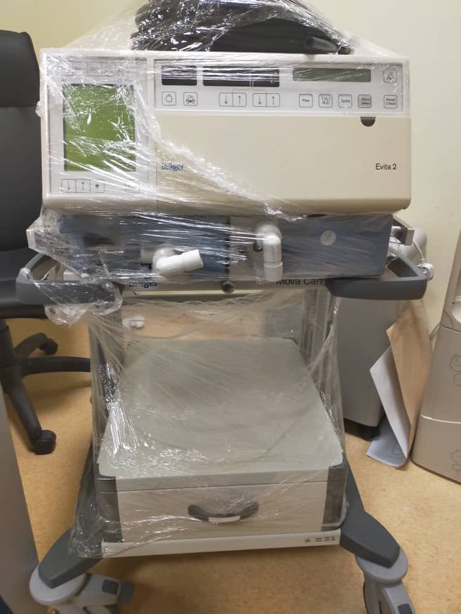 مركز مصراتة الطبي يستلم عدد من أجهزة التنفس الصناعي