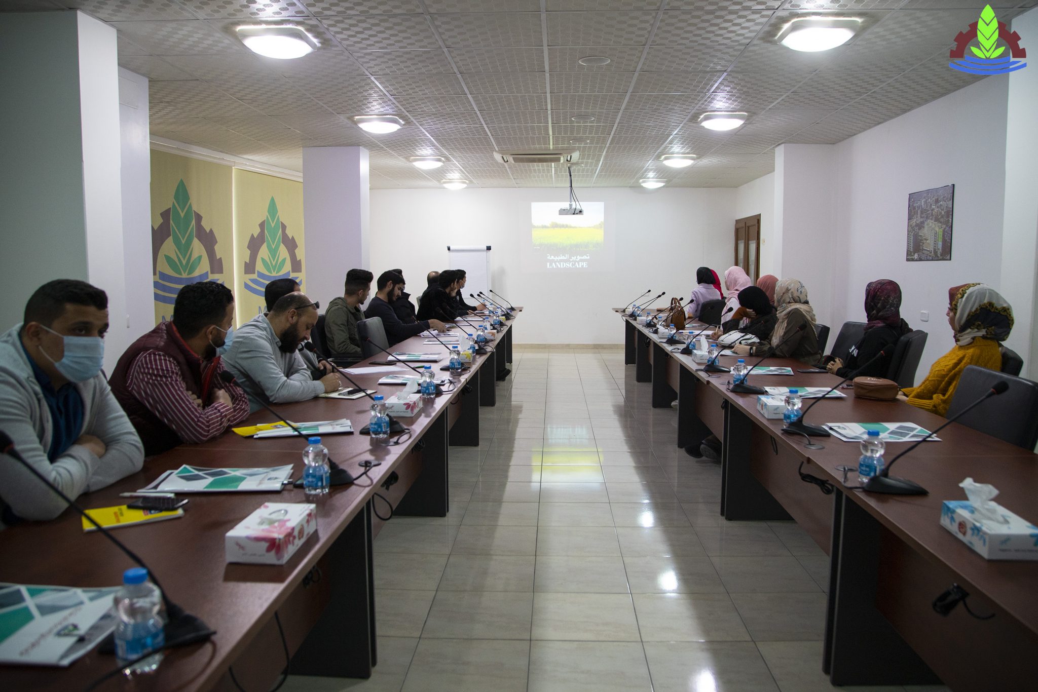 غرفة التجارة والصناعة والزراعة مصراتة تنظم دورة تدريبية بعنوان ” التصوير بكاميرا الهاتف المحمول “