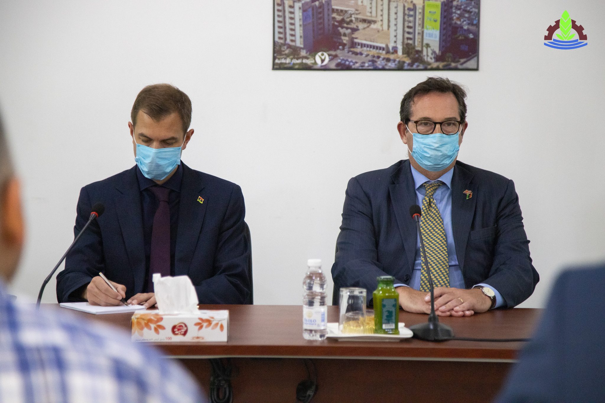 السفير البريطاني في ليبيا يزور الغرفة ويعقد اجتماعاً مع إدارة الغرفة وعدد من منتسبيها