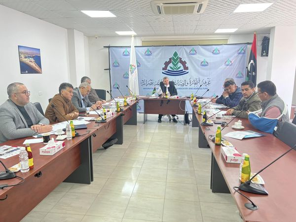 إجتماع بتنظيم العمل الداخلي