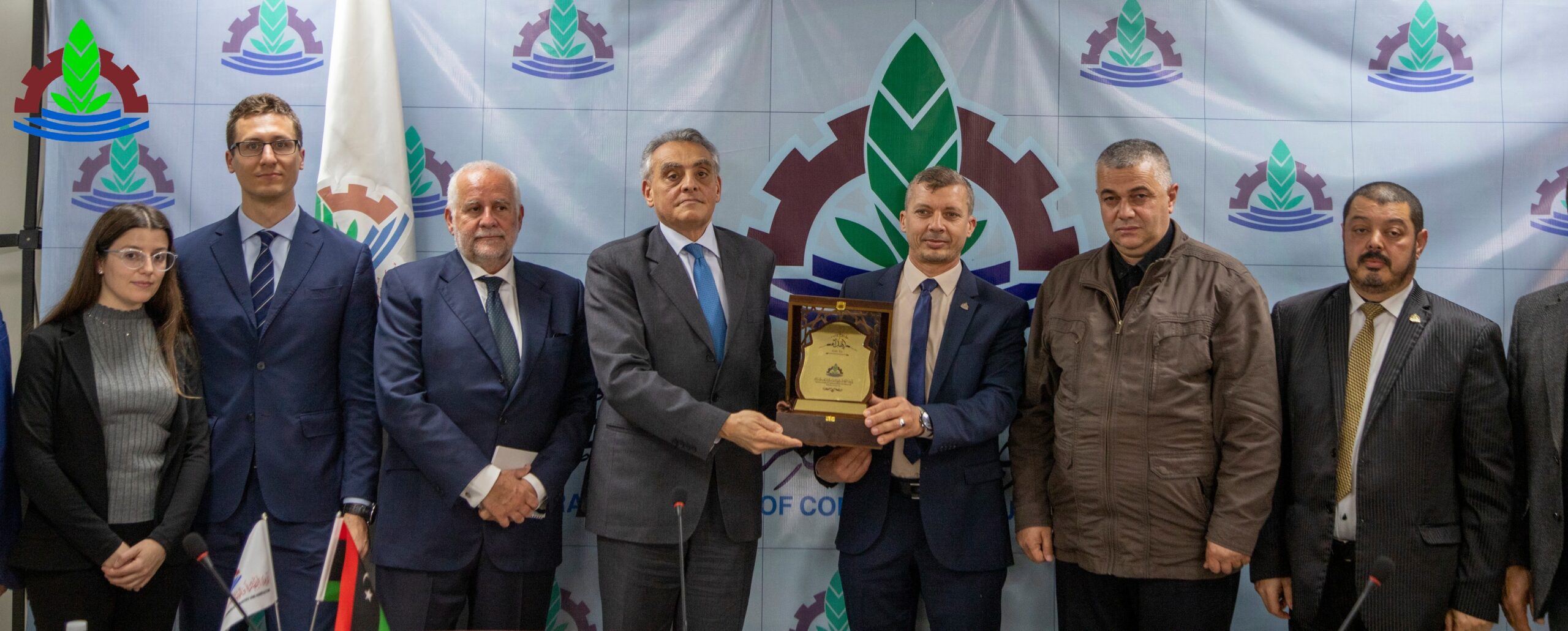 زيارة السفير والقنصل الإيطالي بالغرفة