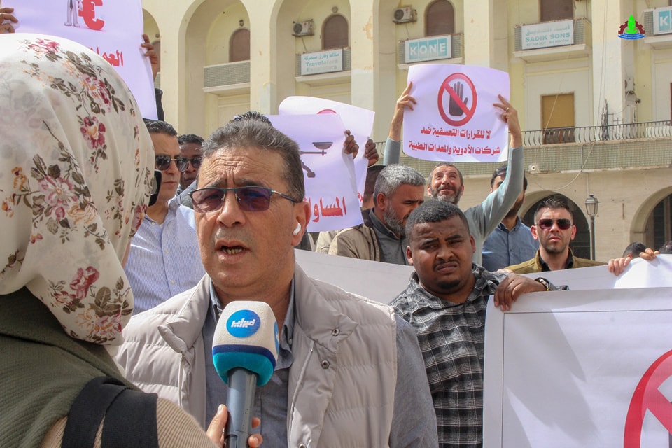 غرفة التجارة والصناعة والزراعة مصراتة تنضم وقفة إحتجاجية لأصحاب الشركات المصنعة والموردة للبضائع داخل ليبيا بشأن السياسات النقدية لمصرف ليبيا المركزي تجاة فتح الاعتمادات المستندية