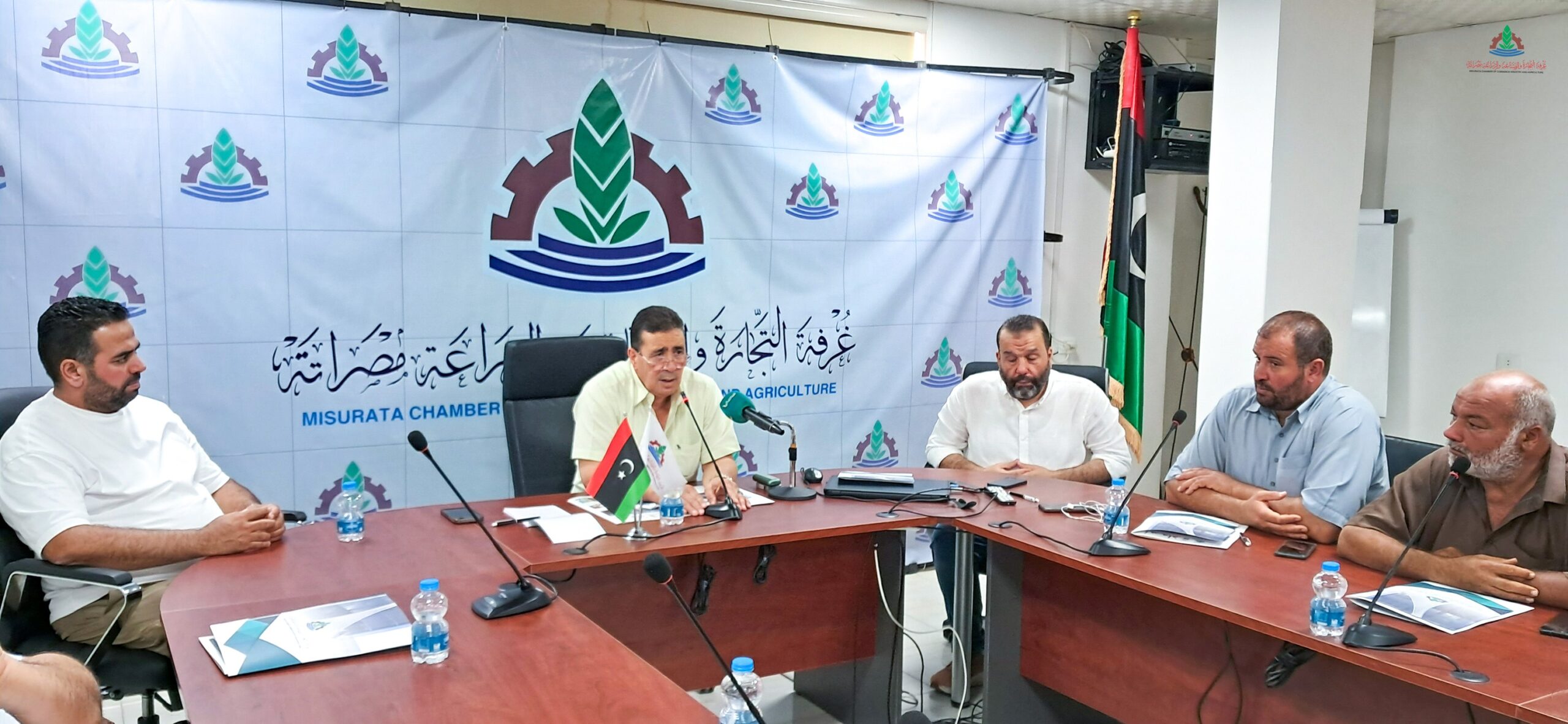 غرفة التجارة والصناعة والزراعة مصراتة تحتضن اجتماعا ضم مربي الابقار وأصحاب الشركات المصنعة والأنشطة التجارية داخل مدينة مصراتة.