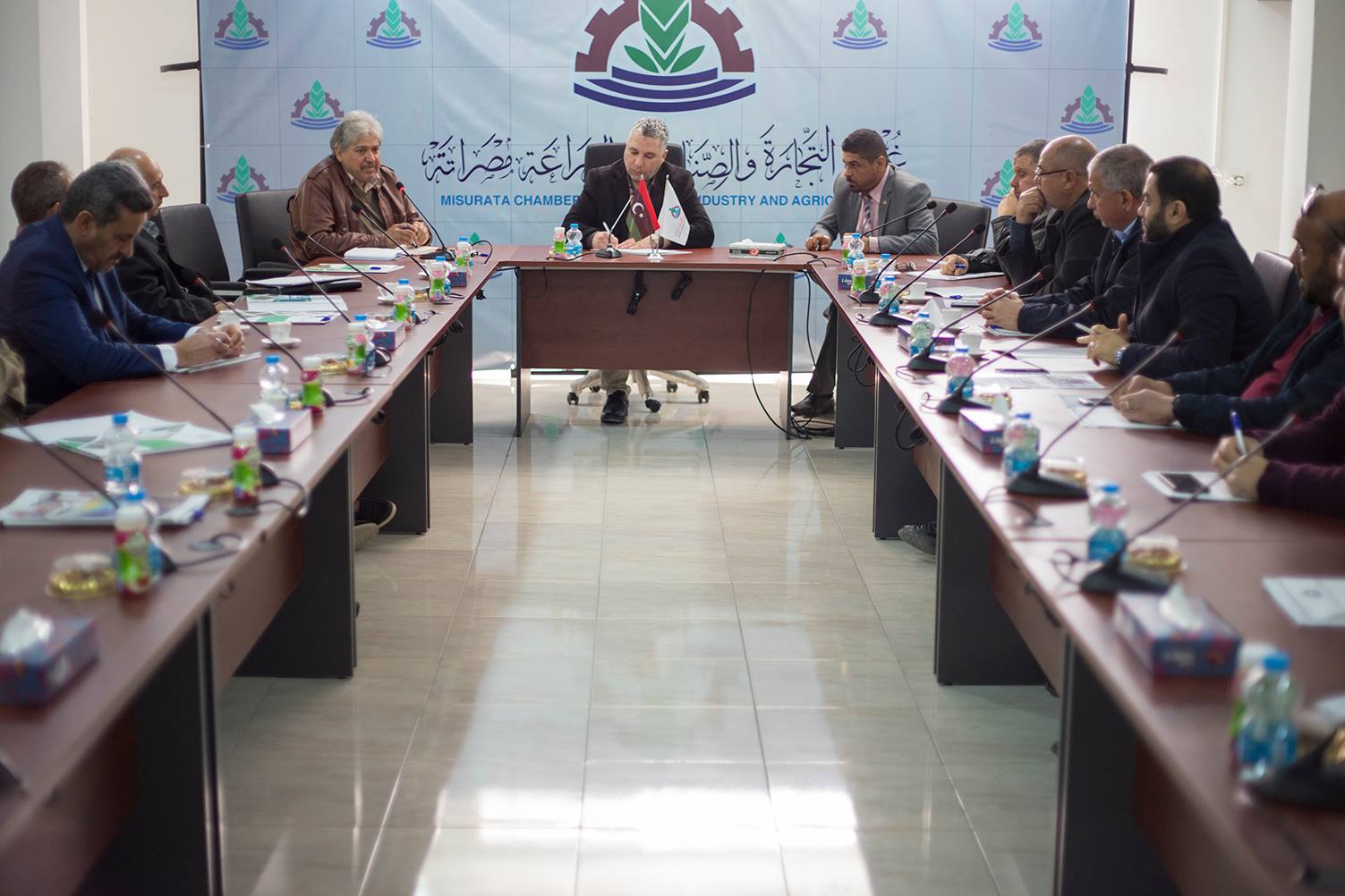 The chamber holds its second meeting with food control center and a number of foodstuffs businessmen