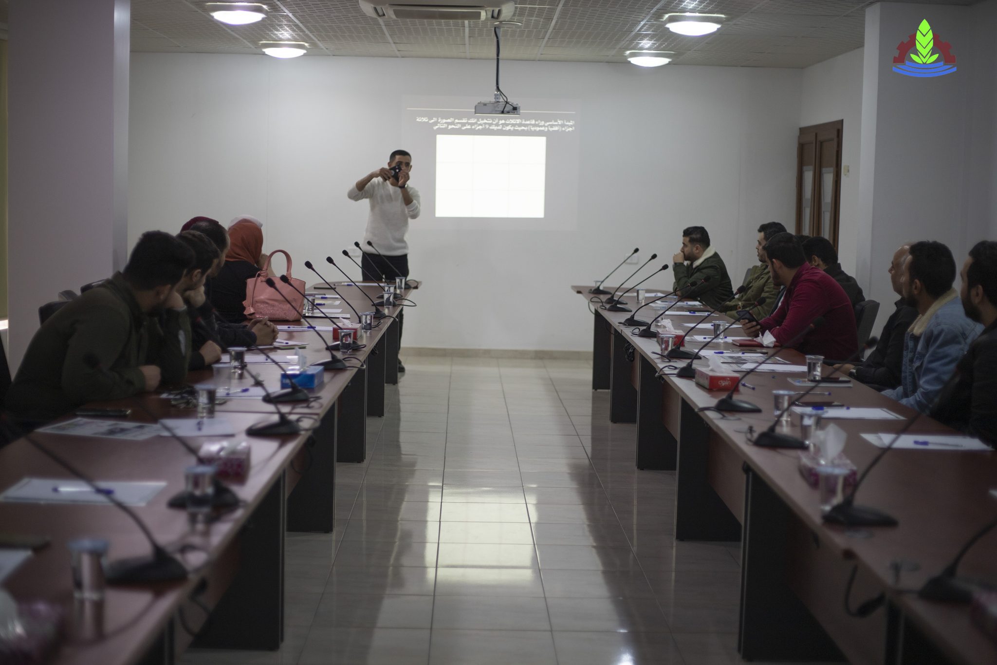 The chamber organizing a course in commercial photography techniques by using the mobile phone