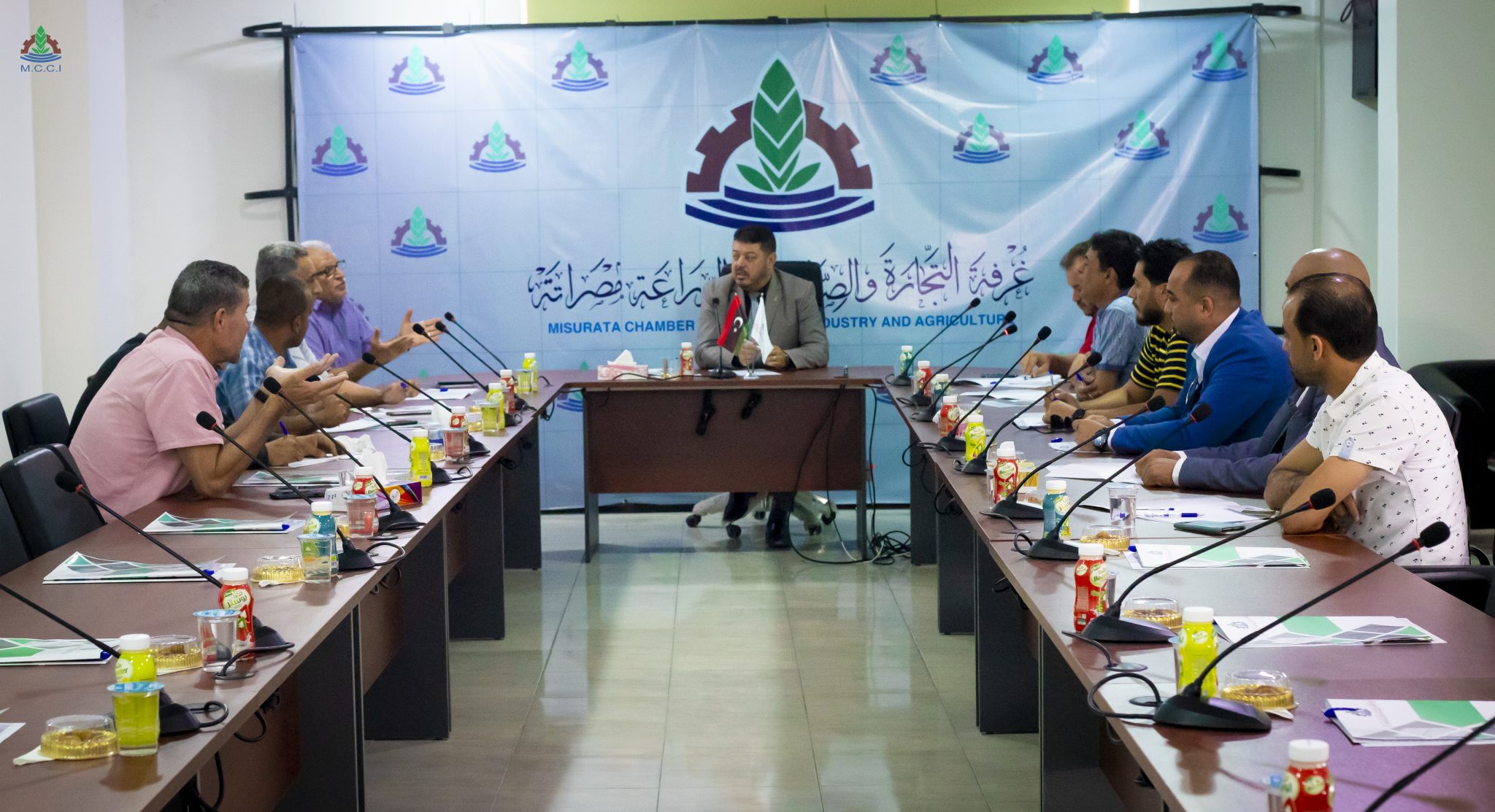 The chamber holds a meeting with food control center and a number of foodstuffs businessmen