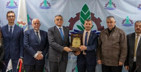 The Italian ambassador and consul visiting the chamer